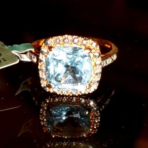 Beautiful 10k yellow gold Topaz ring